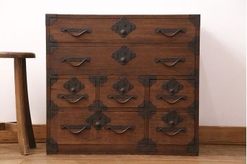 和製アンティーク　明治大正期　総桐材　使い込まれた木の風合いと飾り金具が味わい深い小箪笥(引き出し、チェスト、桐箪笥、収納箪笥、桐たんす)(R-049056)