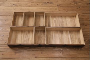 和製アンティーク　明治大正期　総桐材　使い込まれた木の風合いと飾り金具が味わい深い小箪笥(引き出し、チェスト、桐箪笥、収納箪笥、桐たんす)(R-049056)