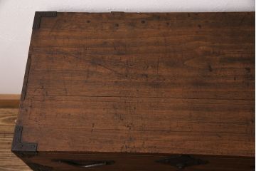 和製アンティーク　明治大正期　総桐材　使い込まれた木の風合いと飾り金具が味わい深い小箪笥(引き出し、チェスト、桐箪笥、収納箪笥、桐たんす)(R-049056)