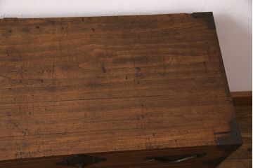 和製アンティーク　明治大正期　総桐材　使い込まれた木の風合いと飾り金具が味わい深い小箪笥(引き出し、チェスト、桐箪笥、収納箪笥、桐たんす)(R-049056)