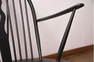 ヴィンテージ家具　ペイント　ERCOL(アーコール)　シックなカラーがお洒落な雰囲気を醸しだすラウンジチェア(椅子、アームチェア、ビンテージ)(R-049060)