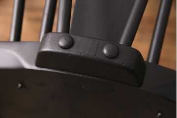 ヴィンテージ家具　ペイント　ERCOL(アーコール)　シックなカラーがお洒落な雰囲気を醸しだすラウンジチェア(椅子、アームチェア、ビンテージ)(R-049060)