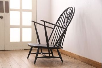 ヴィンテージ家具　ペイント　ERCOL(アーコール)　シックなカラーがお洒落な雰囲気を醸しだすラウンジチェア(椅子、アームチェア、ビンテージ)(R-049060)