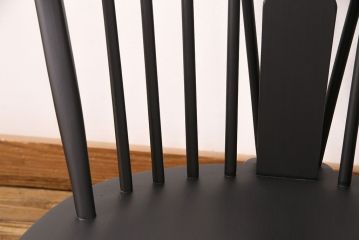 ヴィンテージ家具　ペイント　ERCOL(アーコール)　シックなカラーがお洒落な雰囲気を醸しだすラウンジチェア(椅子、アームチェア、ビンテージ)(R-049060)