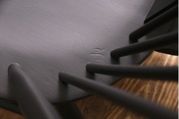ヴィンテージ家具　ペイント　ERCOL(アーコール)　シックなカラーがお洒落な雰囲気を醸しだすラウンジチェア(椅子、アームチェア、ビンテージ)(R-049060)