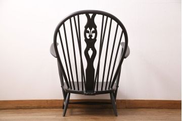 ヴィンテージ家具　ペイント　ERCOL(アーコール)　シックなカラーがお洒落な雰囲気を醸しだすラウンジチェア(椅子、アームチェア、ビンテージ)(R-049060)