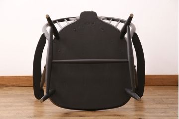 ヴィンテージ家具　ペイント　ERCOL(アーコール)　シックなカラーがお洒落な雰囲気を醸しだすラウンジチェア(椅子、アームチェア、ビンテージ)(R-049060)