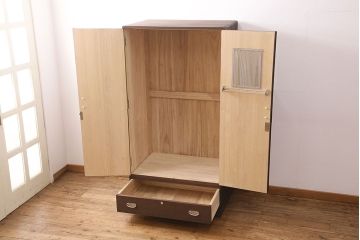 中古　美品　引手が美しい!上品な佇まいが魅力的な国産の総桐箪笥(並厚、桐たんす)(ワードローブ、洋服タンス、桐たんす)(R-049064)