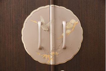中古　美品　引手が美しい!上品な佇まいが魅力的な国産の総桐箪笥(並厚、桐たんす)(ワードローブ、洋服タンス、桐たんす)(R-049064)