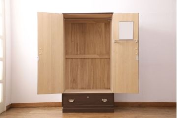 中古　美品　引手が美しい!上品な佇まいが魅力的な国産の総桐箪笥(並厚、桐たんす)(ワードローブ、洋服タンス、桐たんす)(R-049064)