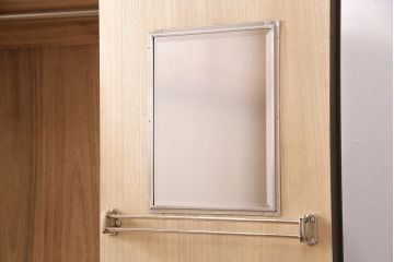 中古　美品　引手が美しい!上品な佇まいが魅力的な国産の総桐箪笥(並厚、桐たんす)(ワードローブ、洋服タンス、桐たんす)(R-049064)