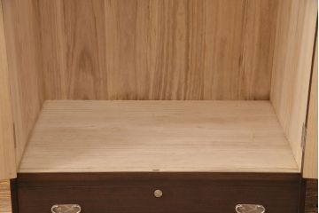 中古　美品　引手が美しい!上品な佇まいが魅力的な国産の総桐箪笥(並厚、桐たんす)(ワードローブ、洋服タンス、桐たんす)(R-049064)