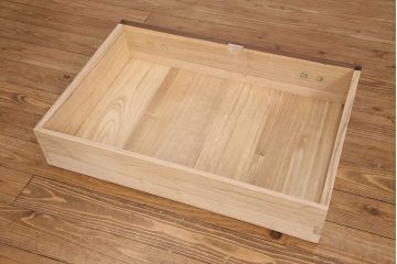 中古　美品　引手が美しい!上品な佇まいが魅力的な国産の総桐箪笥(並厚、桐たんす)(ワードローブ、洋服タンス、桐たんす)(R-049064)