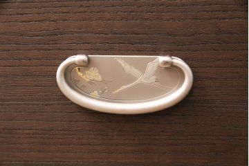 中古　美品　引手が美しい!上品な佇まいが魅力的な国産の総桐箪笥(並厚、桐たんす)(ワードローブ、洋服タンス、桐たんす)(R-049064)