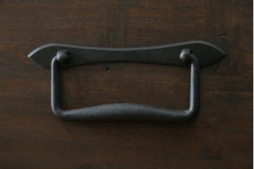 和製アンティーク　新潟産　落ち着いた和の雰囲気を醸し出す桐材製の重ね箪笥　(R-049065)