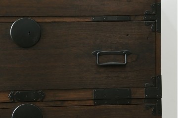 和製アンティーク　新潟産　落ち着いた和の雰囲気を醸し出す桐材製の重ね箪笥　(R-049065)