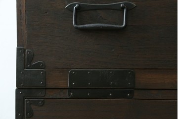 和製アンティーク　新潟産　落ち着いた和の雰囲気を醸し出す桐材製の重ね箪笥　(R-049065)