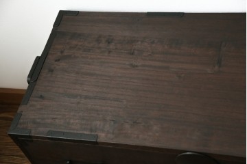和製アンティーク　新潟産　落ち着いた和の雰囲気を醸し出す桐材製の重ね箪笥　(R-049065)