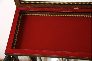中古　美品　イタリア輸入家具　クラシカルな佇まいが魅力のキュリオケース(ガラスケース、キャビネット、飾り棚、コレクションケース)(定価約39万円)(R-049066)