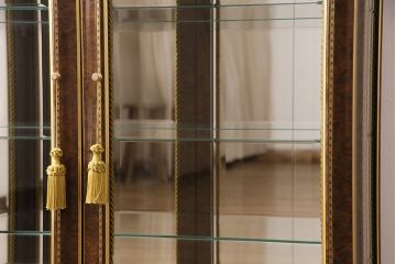 中古　美品　イタリア輸入家具　クラシカルな佇まいが魅力のキュリオケース(ガラスケース、キャビネット、飾り棚、コレクションケース)(定価約39万円)(R-049066)