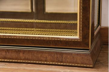 中古　美品　イタリア輸入家具　クラシカルな佇まいが魅力のキュリオケース(ガラスケース、キャビネット、飾り棚、コレクションケース)(定価約39万円)(R-049066)
