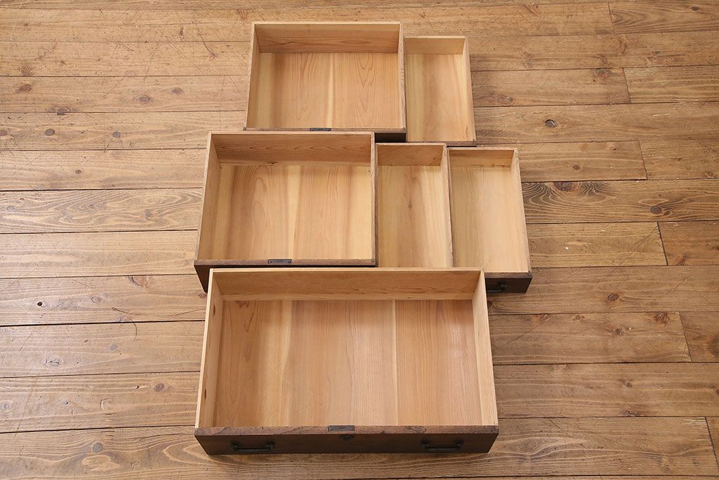 和製アンティーク　前面桐材・天板側面漆塗り　上質な和の趣溢れる小箪笥(小物収納、引き出し、収納箪笥)(R-049069)