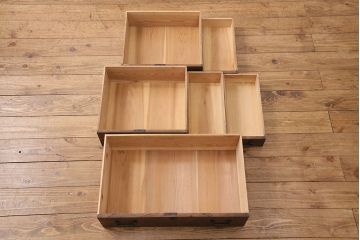 和製アンティーク　前面桐材・天板側面漆塗り　上質な和の趣溢れる小箪笥(小物収納、引き出し、収納箪笥)(R-049069)