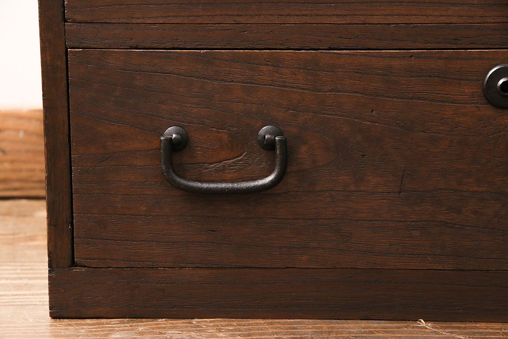 和製アンティーク　前面桐材・天板側面漆塗り　上質な和の趣溢れる小箪笥(小物収納、引き出し、収納箪笥)(R-049069)