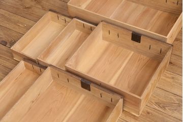 和製アンティーク　前面桐材・天板側面漆塗り　上質な和の趣溢れる小箪笥(小物収納、引き出し、収納箪笥)(R-049069)