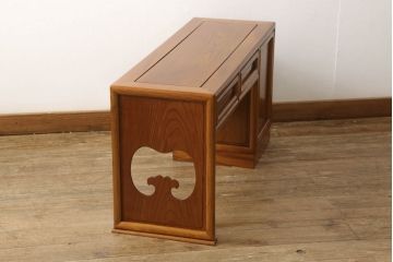 中古　美品　総ケヤキ材　黄みがかった木色と美しい杢目が魅力のぬくもり溢れる文机(片袖机、座机)(R-049072)
