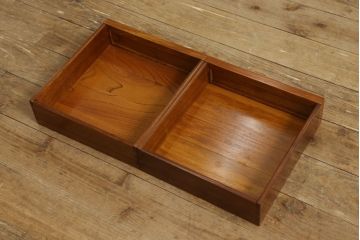 中古　美品　総ケヤキ材　黄みがかった木色と美しい杢目が魅力のぬくもり溢れる文机(片袖机、座机)(R-049072)