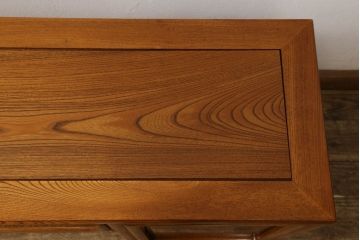 中古　美品　総ケヤキ材　黄みがかった木色と美しい杢目が魅力のぬくもり溢れる文机(片袖机、座机)(R-049072)