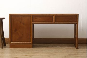 中古　美品　総ケヤキ材　黄みがかった木色と美しい杢目が魅力のぬくもり溢れる文机(片袖机、座机)(R-049072)