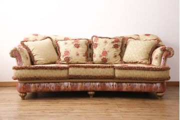 中古　イタリア輸入家具　優美でロマンチックな雰囲気が魅力的なソファ&クッションセット(定価約90万円)(3人掛けソファ)(R-049074)