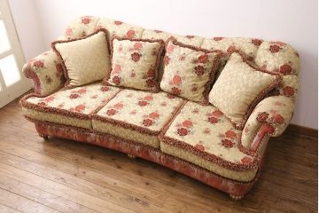 中古　イタリア輸入家具　優美でロマンチックな雰囲気が魅力的なソファ&クッションセット(定価約90万円)(3人掛けソファ)(R-049074)