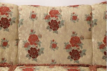 中古　イタリア輸入家具　優美でロマンチックな雰囲気が魅力的なソファ&クッションセット(定価約90万円)(3人掛けソファ)(R-049074)