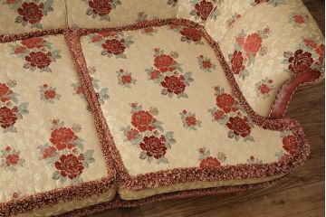 中古　イタリア輸入家具　優美でロマンチックな雰囲気が魅力的なソファ&クッションセット(定価約90万円)(3人掛けソファ)(R-049074)