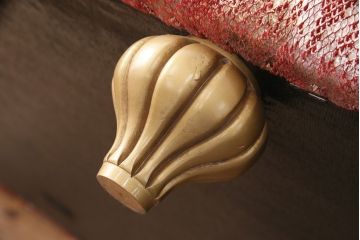 中古　イタリア輸入家具　優美でロマンチックな雰囲気が魅力的なソファ&クッションセット(定価約90万円)(3人掛けソファ)(R-049074)