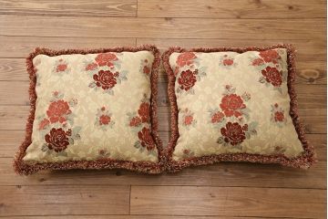 中古　イタリア輸入家具　優美でロマンチックな雰囲気が魅力的なソファ&クッションセット(定価約90万円)(3人掛けソファ)(R-049074)