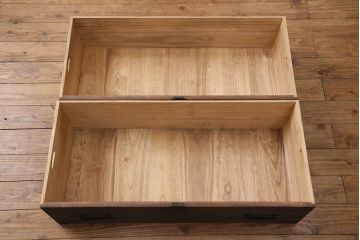 和製アンティーク　天板・脚付きリメイク　落ち着いた和の雰囲気を醸し出す総桐材製の鉄脚付きローボード(テレビボード、テレビ台、引き出し、チェスト)(R-049082)