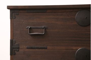 和製アンティーク　天板・脚付きリメイク　落ち着いた和の雰囲気を醸し出す総桐材製の鉄脚付きローボード(テレビボード、テレビ台、引き出し、チェスト)(R-049082)