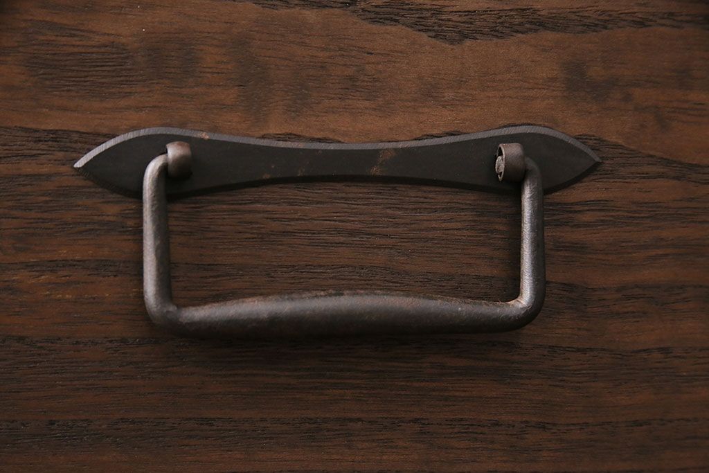 和製アンティーク　天板・脚付きリメイク　落ち着いた和の雰囲気を醸し出す総桐材製の鉄脚付きローボード(テレビボード、テレビ台、引き出し、チェスト)(R-049082)