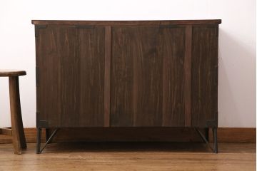 和製アンティーク　天板・脚付きリメイク　落ち着いた和の雰囲気を醸し出す総桐材製の鉄脚付きローボード(テレビボード、テレビ台、引き出し、チェスト)(R-049082)