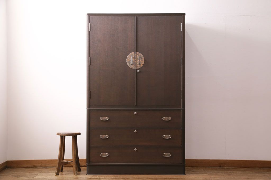 中古　美品　松永修一作　胴丸　柾目が美しい!上品な雰囲気が魅力の総桐箪笥(衣装箪笥、着物箪笥、和タンス、桐たんす)(定価約120万円)(R-049084)