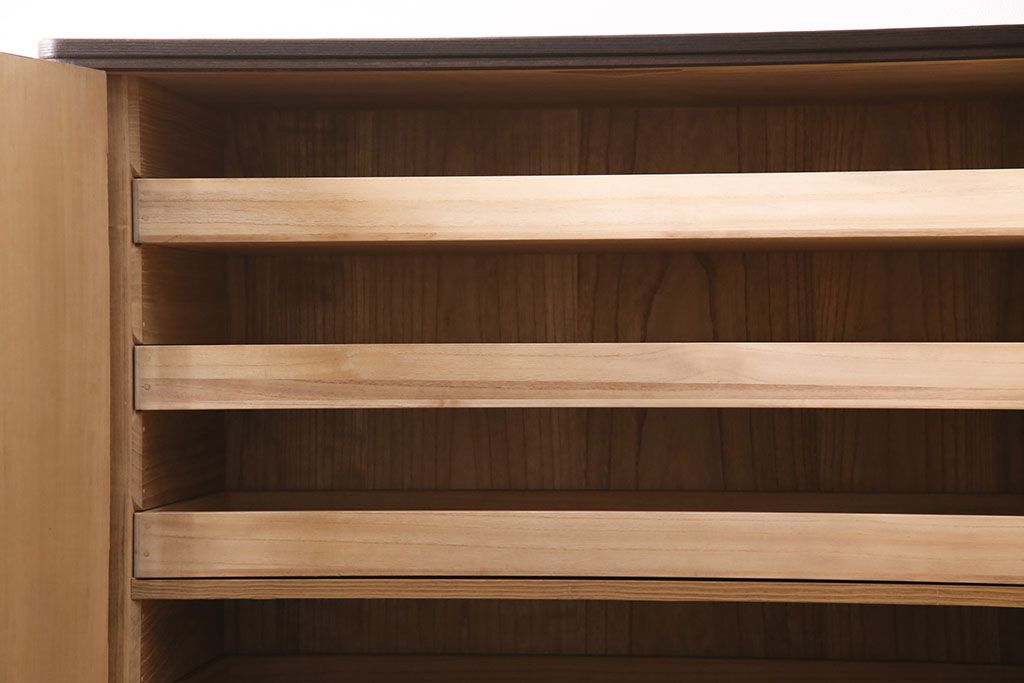 中古　美品　松永修一作　胴丸　柾目が美しい!上品な雰囲気が魅力の総桐箪笥(衣装箪笥、着物箪笥、和タンス、桐たんす)(定価約120万円)(R-049084)