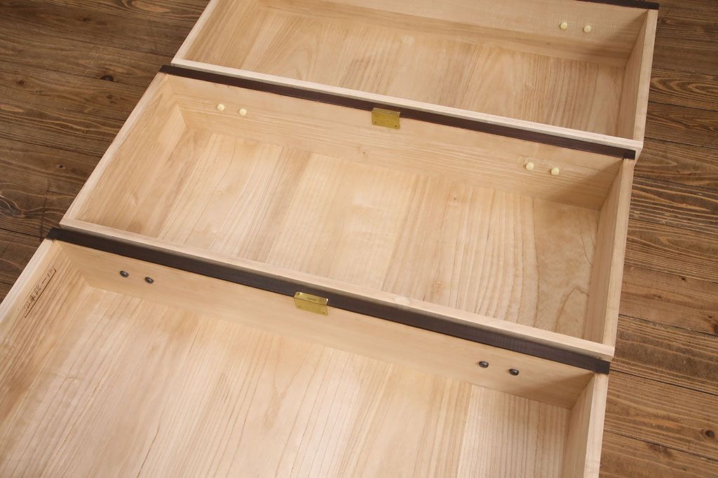 中古　美品　松永修一作　胴丸　柾目が美しい!上品な雰囲気が魅力の総桐箪笥(衣装箪笥、着物箪笥、和タンス、桐たんす)(定価約120万円)(R-049084)