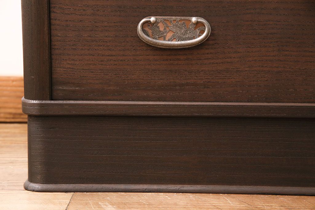 中古　美品　松永修一作　胴丸　柾目が美しい!上品な雰囲気が魅力の総桐箪笥(衣装箪笥、着物箪笥、和タンス、桐たんす)(定価約120万円)(R-049084)