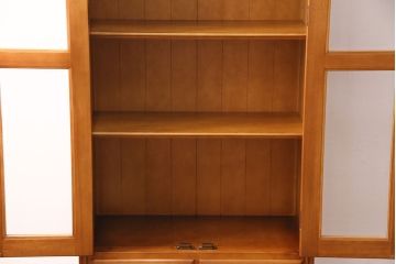 中古　美品　横浜クラシック家具　ダニエル(daniel)　温もりを感じる色合いとクラシカルな佇まいが魅力のブックケース(本箱、収納棚、キャビネット、飾り棚)(R-049087)