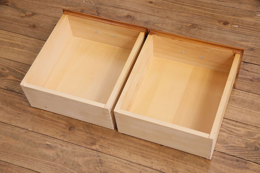 中古　美品　横浜クラシック家具　ダニエル(daniel)　温もりを感じる色合いとクラシカルな佇まいが魅力のブックケース(本箱、収納棚、キャビネット、飾り棚)(R-049087)