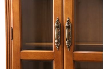 中古　美品　横浜クラシック家具　ダニエル(daniel)　温もりを感じる色合いとクラシカルな佇まいが魅力のブックケース(本箱、収納棚、キャビネット、飾り棚)(R-049087)